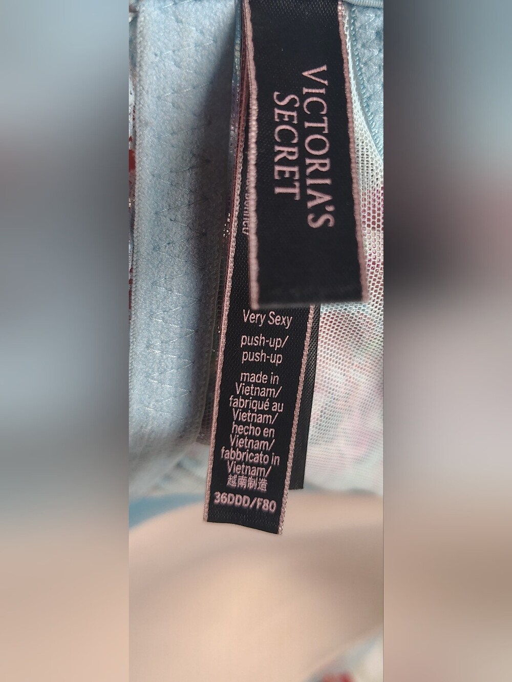 Victoria's Secret Bombshell Push-Up Bra in the limited-edition 36DDD - Picture 2 of 5